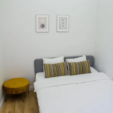New & Stylish Old Town By Urban Rent Apartament